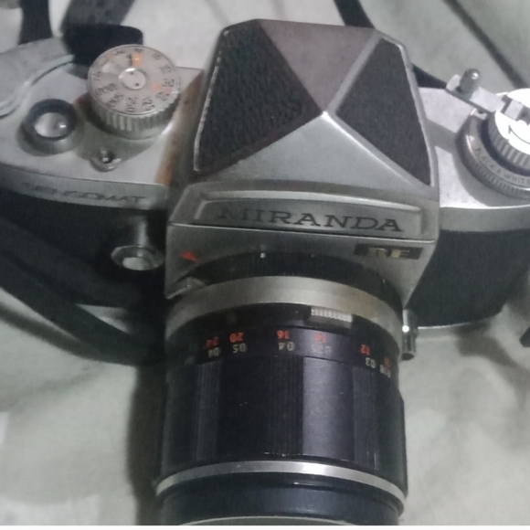 - Miranda RE 35 mm camera - Picture 1 of 5